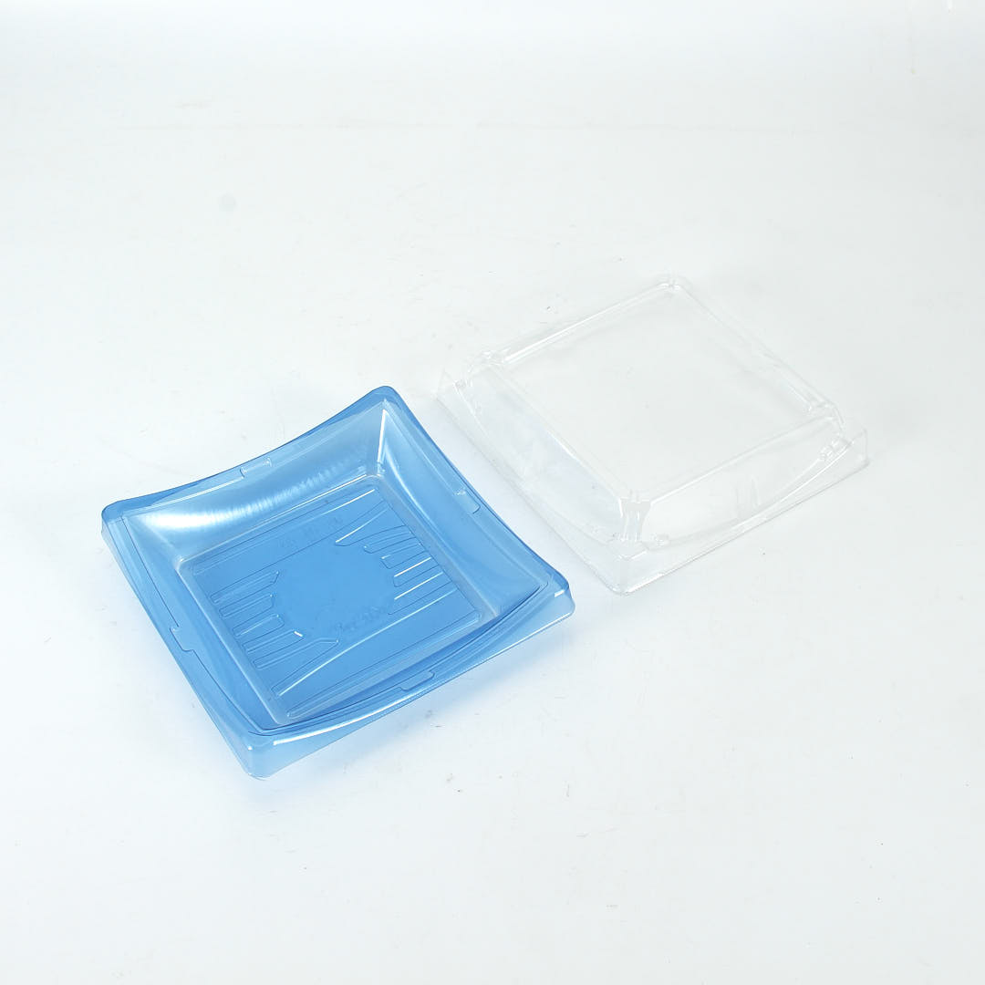 WL-B40 clear blue sushi tray base with a separate lid