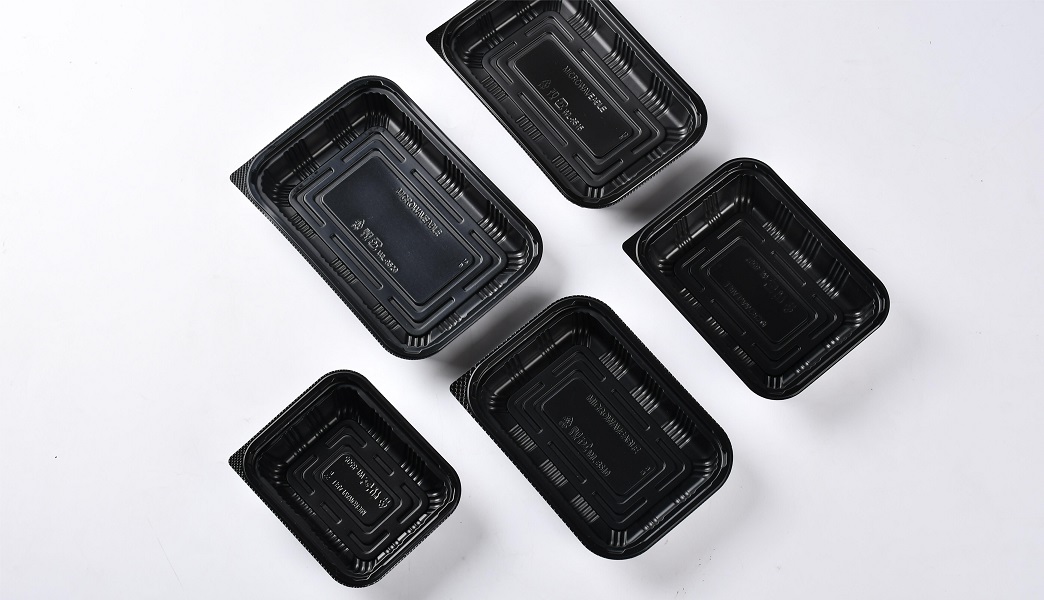 Five black PP plastic bento boxes without lids are placed together.