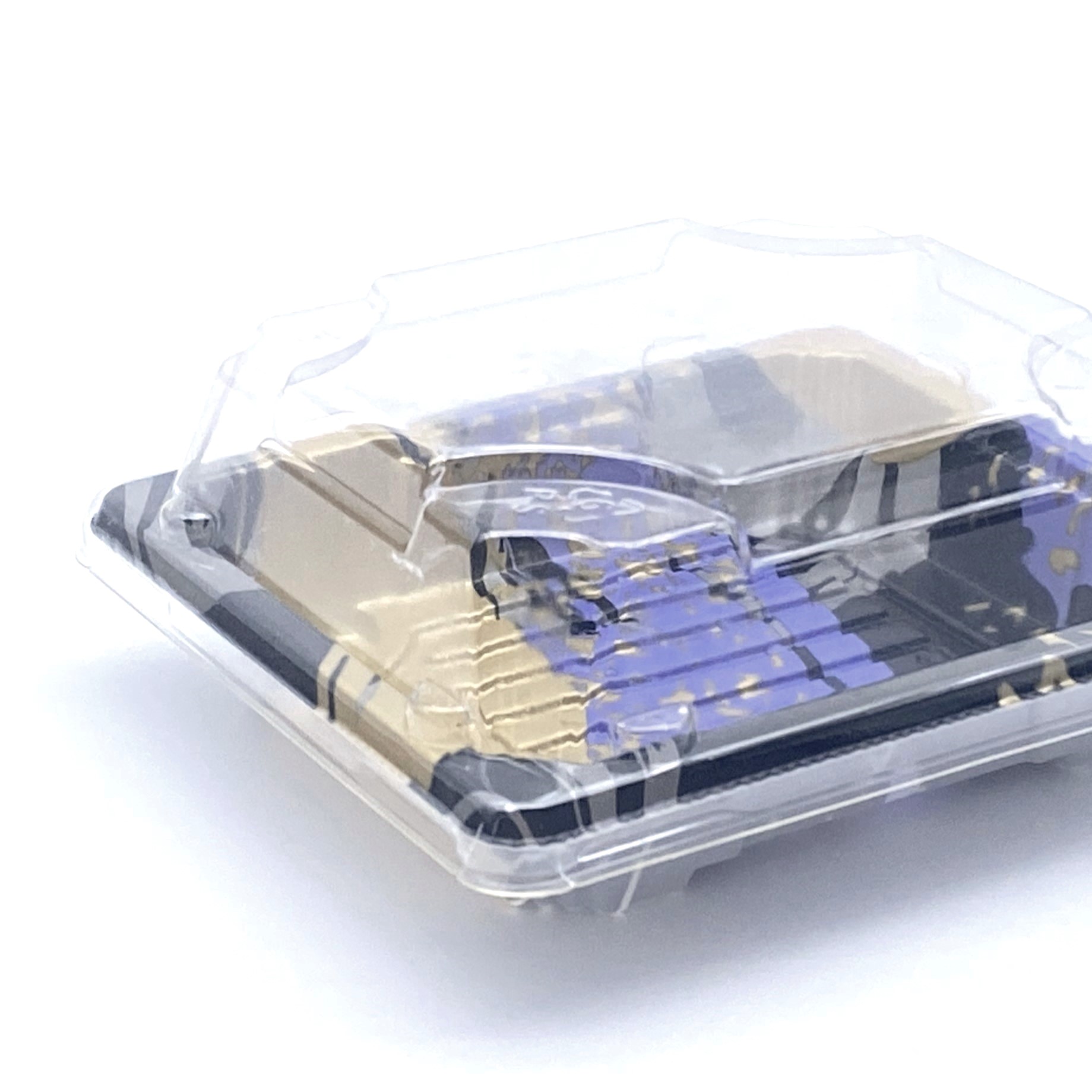 The lid of the sushi tray WL-0.1 has tightness and transparency, and it is very tight and not easy to pour out after loading the sushi and closing the lid.